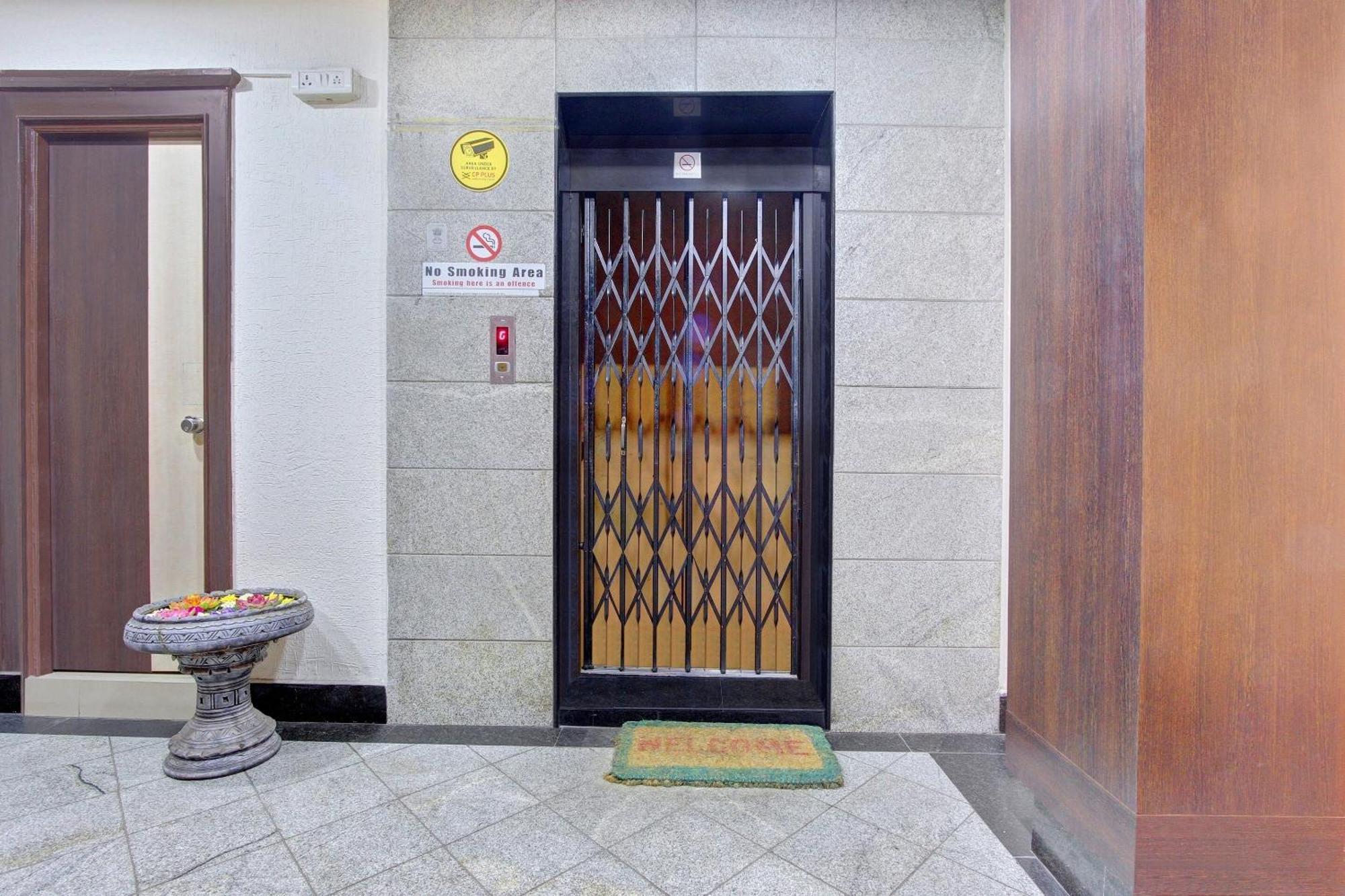 Collection O 9796 Hotel Alekhya Residency Hyderabad Exterior foto